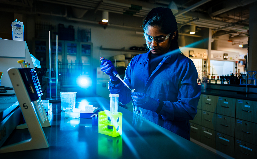 Women doing research in the lab